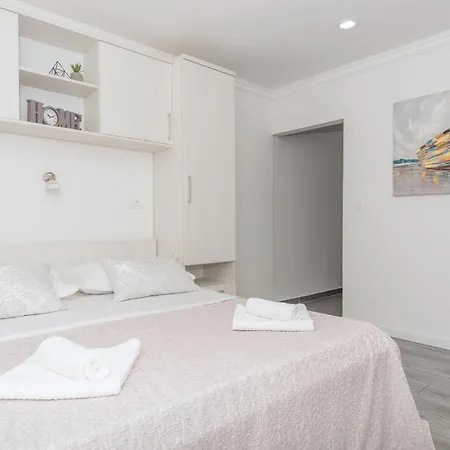 Petrusic Apartment