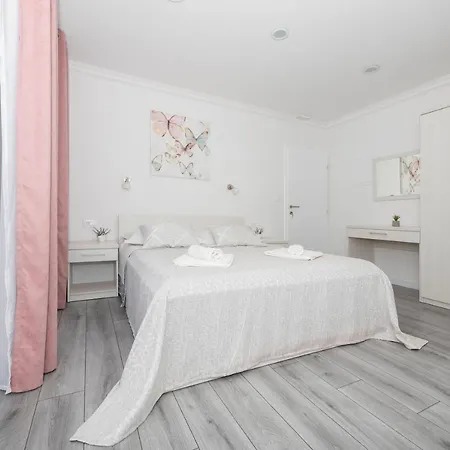 Petrusic Apartment
