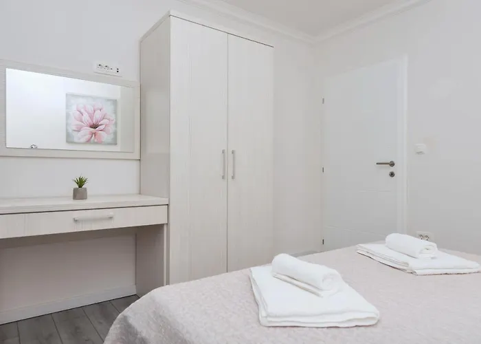 Petrusic * Макарська